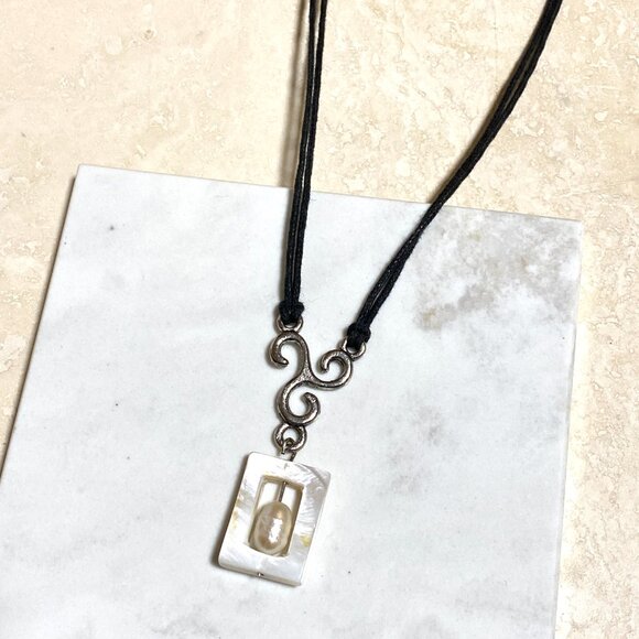 2/$20, Genuine Freshwater Pearl & White Mother of Peal Adjustable Cord Necklace - Picture 4 of 9